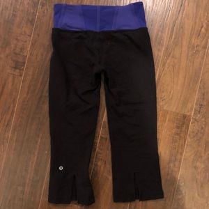 Black lulu lemon leggings with blue band